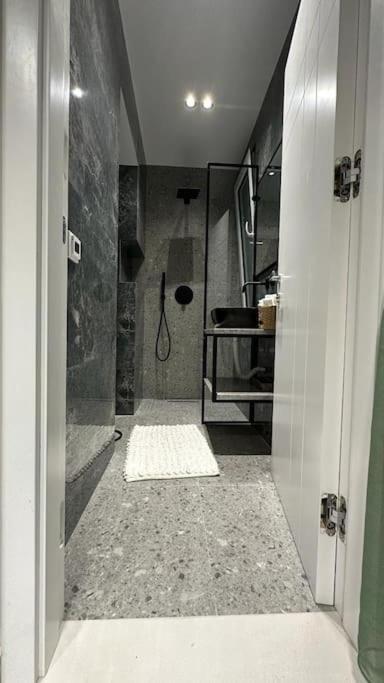 Host Apartament Elio تيرانا المظهر الخارجي الصورة